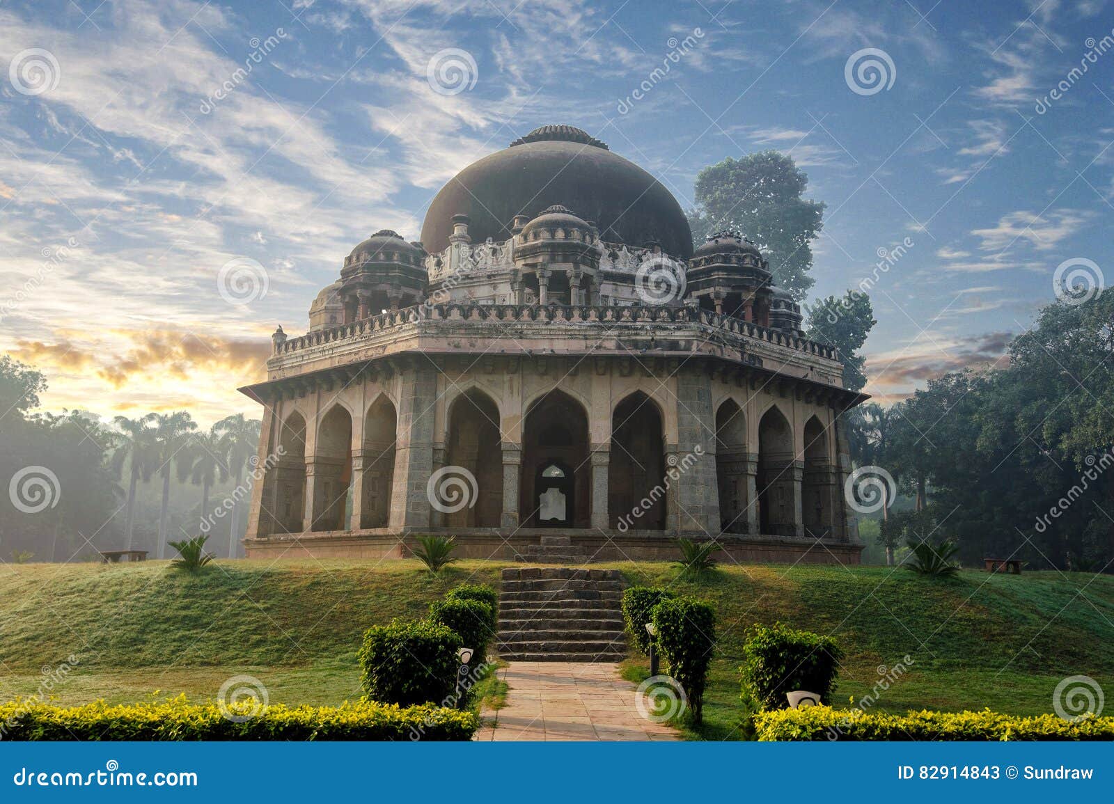 muhammad shah sayyidÃ¢â¬â¢s tomb at early morning in lodi garden monuments